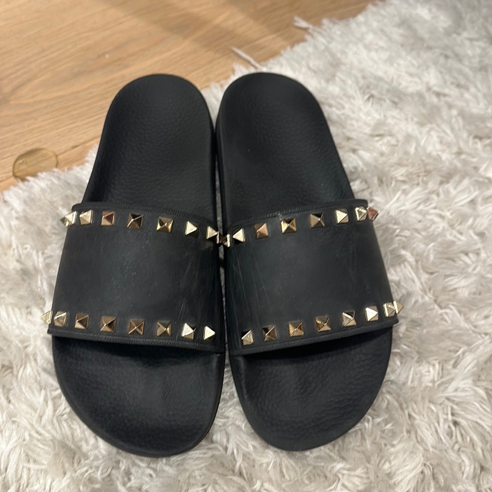 Valentino Rockstud slides size 10-pre loved but very good condition.